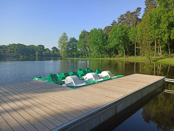 Saller See mit Tretboote Saller See