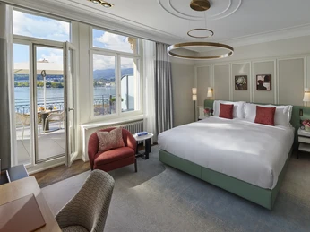 Deluxe Lake View Roo