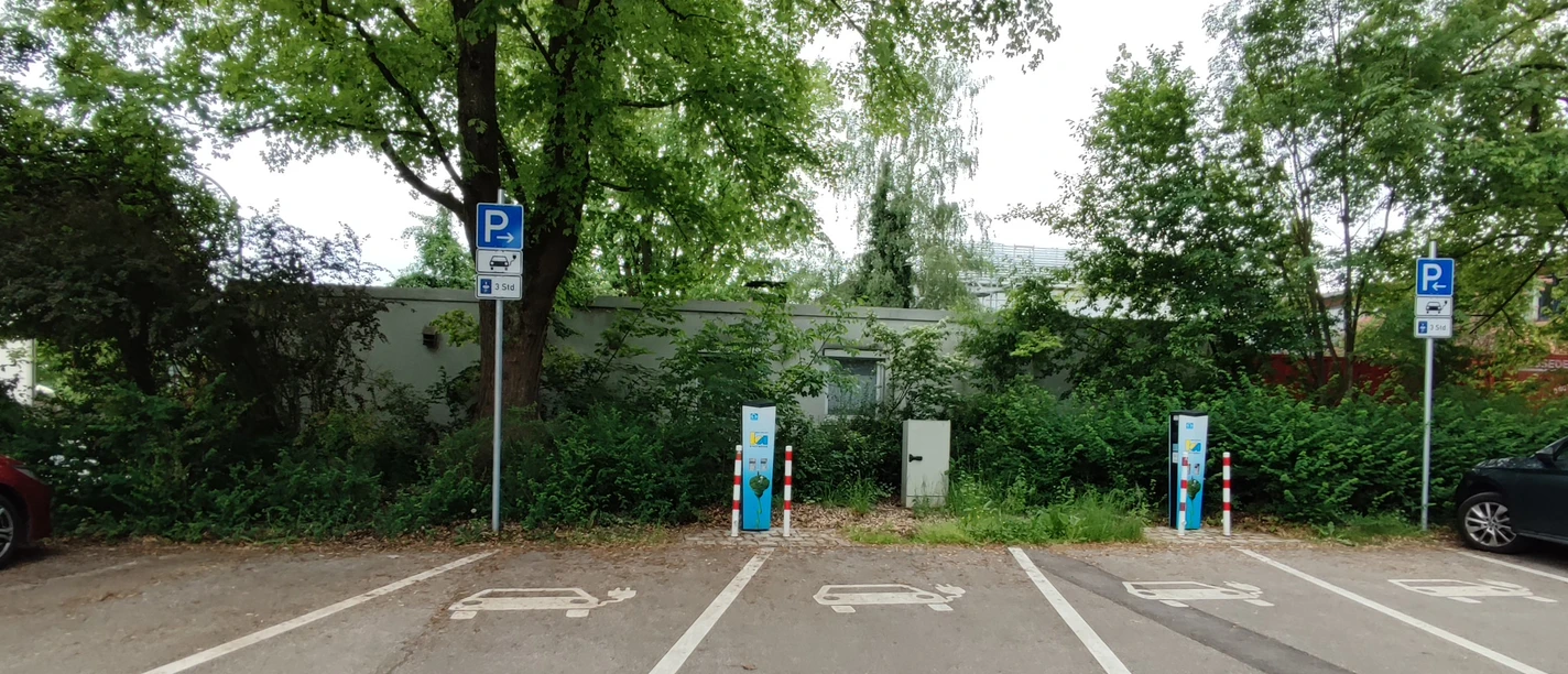 E-Ladestation-Parkplatz-Realschule