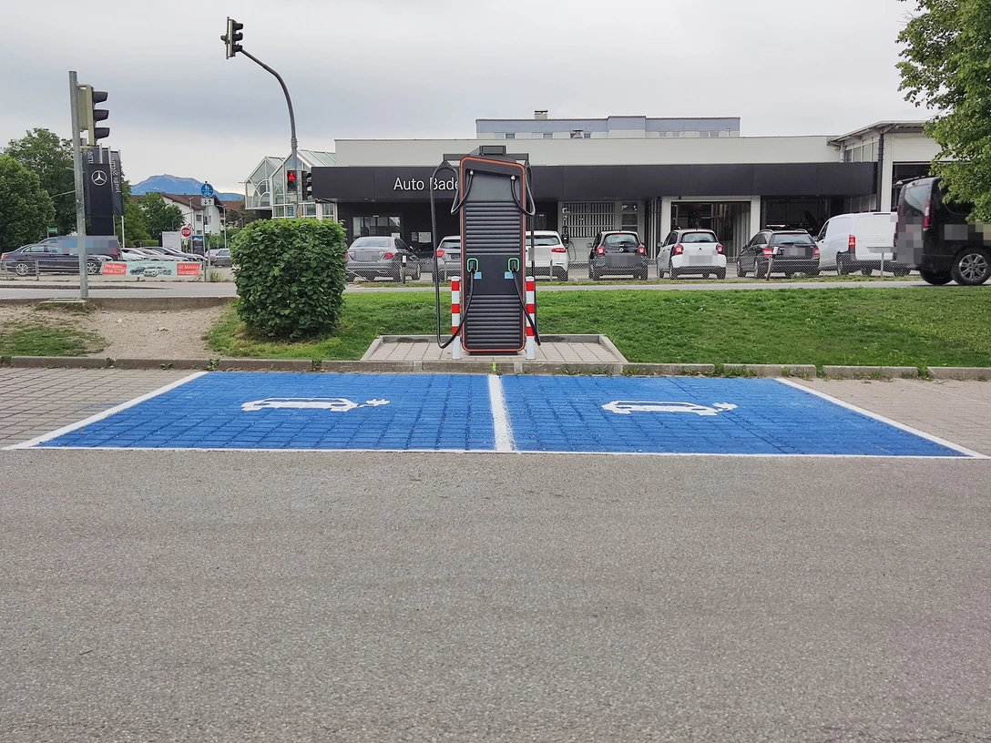 E-Ladestation-Parkplatz-Prechtl
