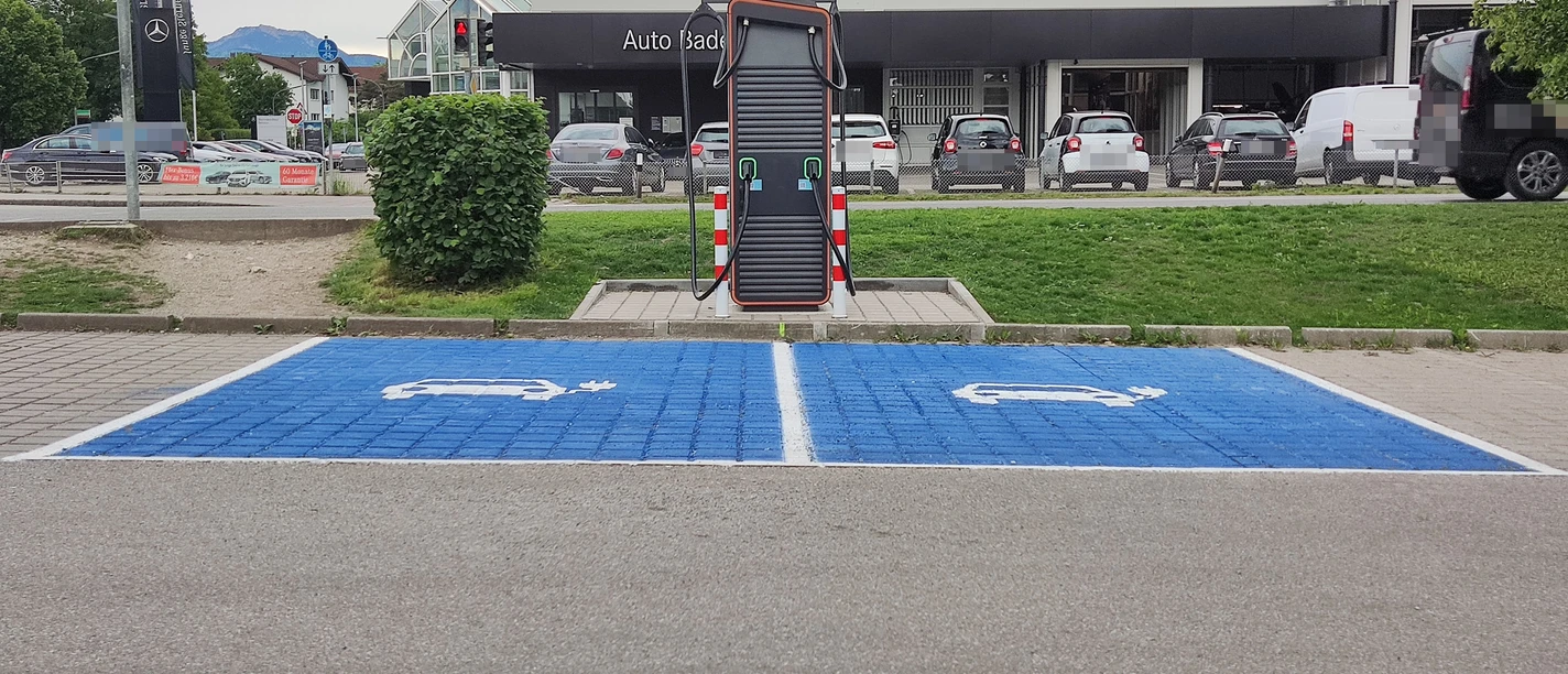 E-Ladestation-Parkplatz-Prechtl