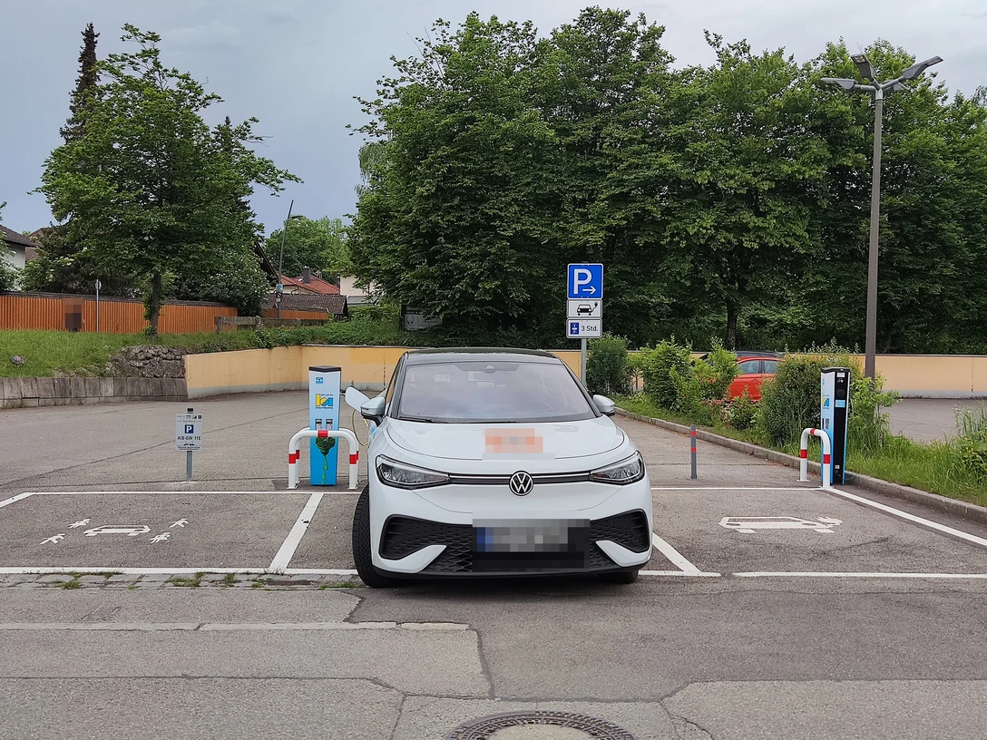 E-Ladestation-Parkplatz-Schmelmer-Hof