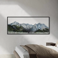 Wettersteinpanorama Ayla Ginsberg Gemälde eines Bergpanoramas mit grünen Hängen und schroffen Gipfeln im Schlafzimmer.