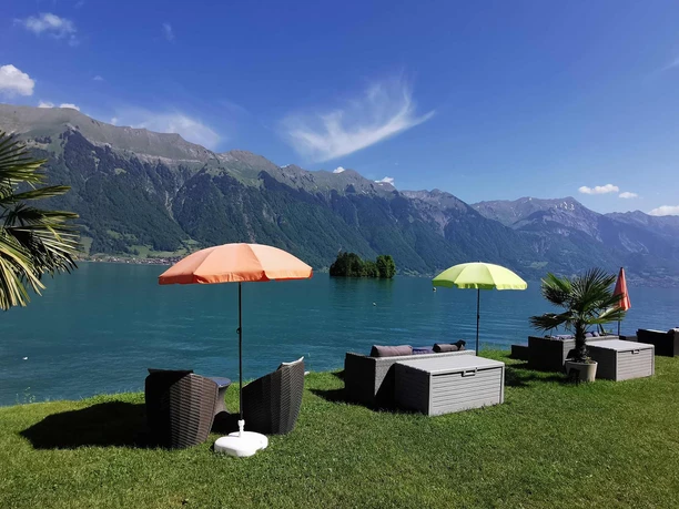 strandbad-iseltwald-lounge-aussicht-brienzersee.jpg