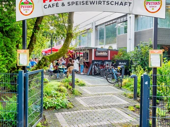 0001_Konzertfotografie_@Kay-Uwe_Fischer_DSC04054-Bearbeitet.jpg Eingang zum Biergarten PalmengartenEntrance to the Palmengarten beer garden