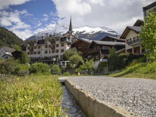 Wüehr-Weg in Fiesch in der Aletsch Arena Wüehr-Weg in Fiesch in der Aletsch Arena