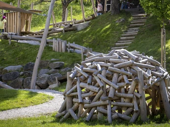Spielplatz Schulhaus Fiesch in der Aletsch Arena