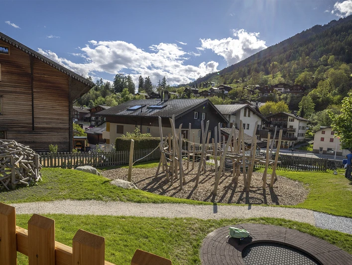 Spielplatz Schulhaus Fiesch Spielplatz Schulhaus Fiesch in der Aletsch Arena