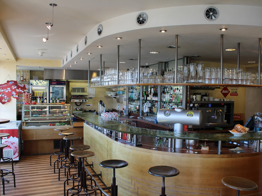 Café-Bar Schwanen_Eating and drinking_Nidwalden (2).jpg