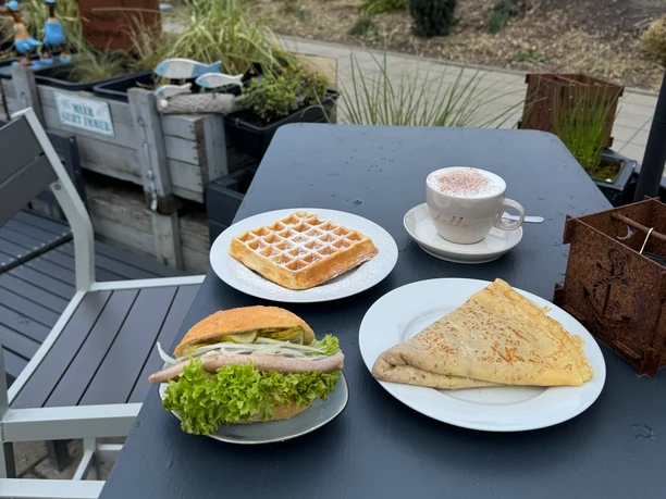 Fischbrötchen Strandkörbe Böltes.jpg