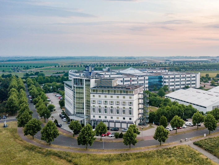 Tagungshotel GLOBANA Messe & Event Campus | Leipzig Convention Bureau Tagungshotel GLOBANA Messe & Event Campus – präsentiert vom Leipzig Convention BureauConference hotel GLOBANA Messe & Event Campus – presented by the Leipzig Convention Bureau