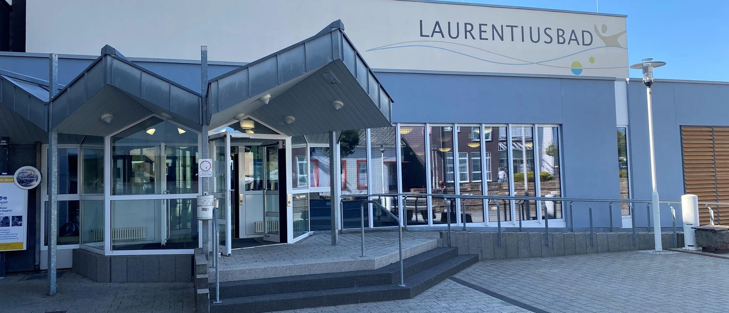 Laurentiusplatz vor dem Hallenbad