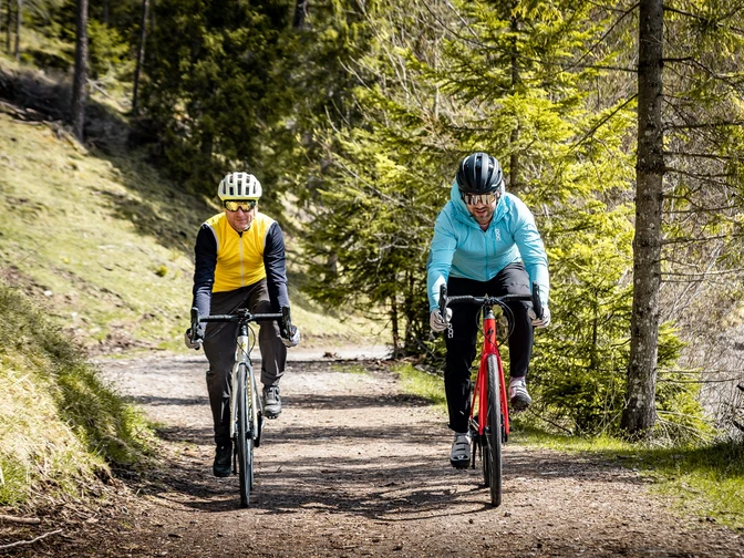 Gravel Biker auf Forstweg(c) Zugspitz Arena Bayern-Tirol.jpg