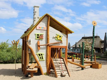 Kinderspielplatz-Janosch-Haus.jpg
