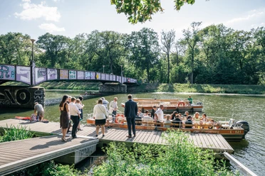 Bootsfahrt auf der Weissen Elster - Wasserstadt Leipzig Direkt am Scheibenholz gibt es einen Bootsverleih.