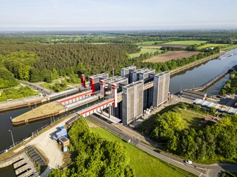 Schiffshebewerk Lüneburg in Scharnebeck Schiffshebewerk Lüneburg in ScharnebeckLüneburg boat lift in ScharnebeckLüneburg bådlift i ScharnebeckLüneburg bootlift in Scharnebeck