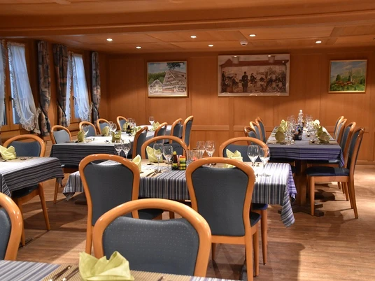 Das gemütliche Speisesäli vom Hotel Löwen