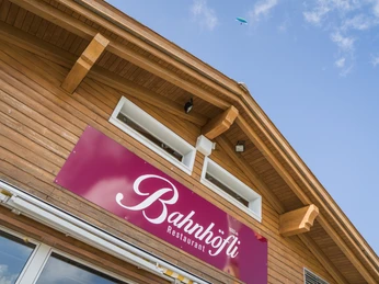 Bahnhöfli Beschirftung.jpg