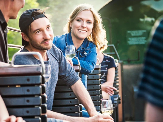 Weingenuss auf schmaler Spur