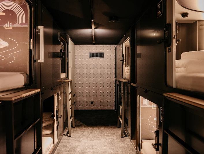 2000 CAPSULE HOTEL - CHAPTER LUCERNE