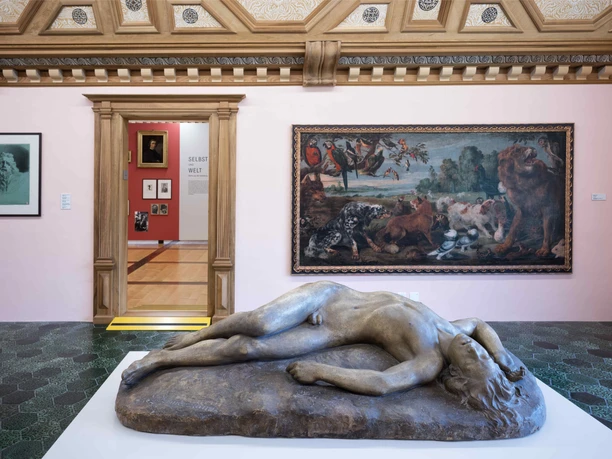 Ausstellungsansicht5 SELBST UND WELT Foto Christian Hartmann red