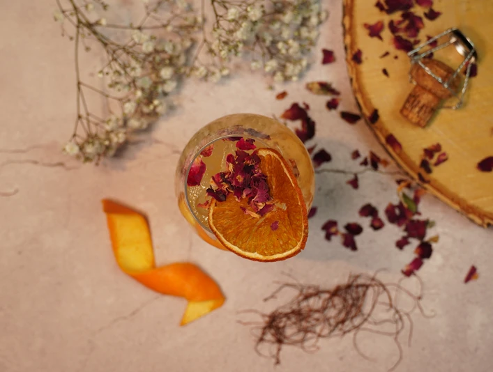 DSC00120.JPG Drink von oben mit Blumendeko drum herumDrink from above with floral decoration around it