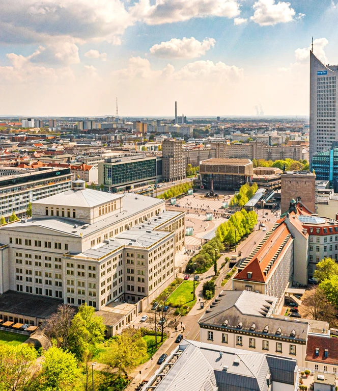 Augustusplatz mit Oper, Gewandhaus und City-Hochhaus | Leipzig Convention Bureau Blick auf den Augustusplatz mit Oper, Gewandhaus, City-Hochhaus - präsentiert vom Leipzig Convention Bureau