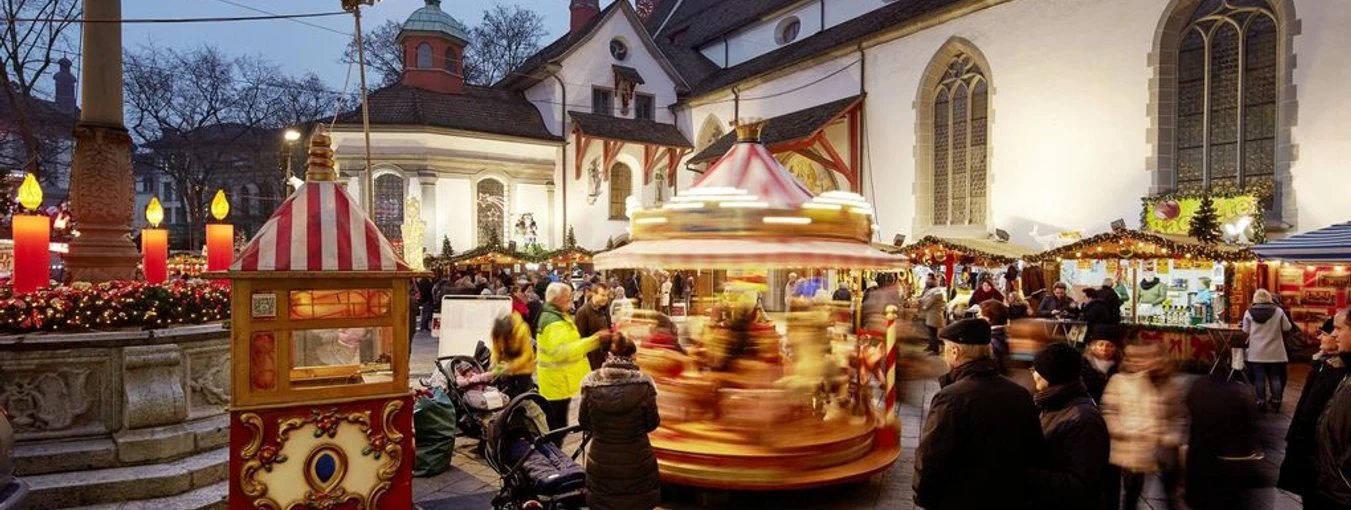 Weihnachten_Weihnachtsmarkt_Franziskanerplatz_3_4280a5a92f.jpg