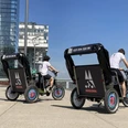 Rikolonia Citytour Rheinauhafen Zwei Rikschafahrer stehen in Rheinauhafen KölnTwo rickshaw drivers stand in Cologne's Rheinauhafen