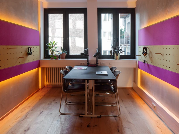 Das Pink Noise Podcaststudio 1.jpg The Pink Noise Podcast Studio