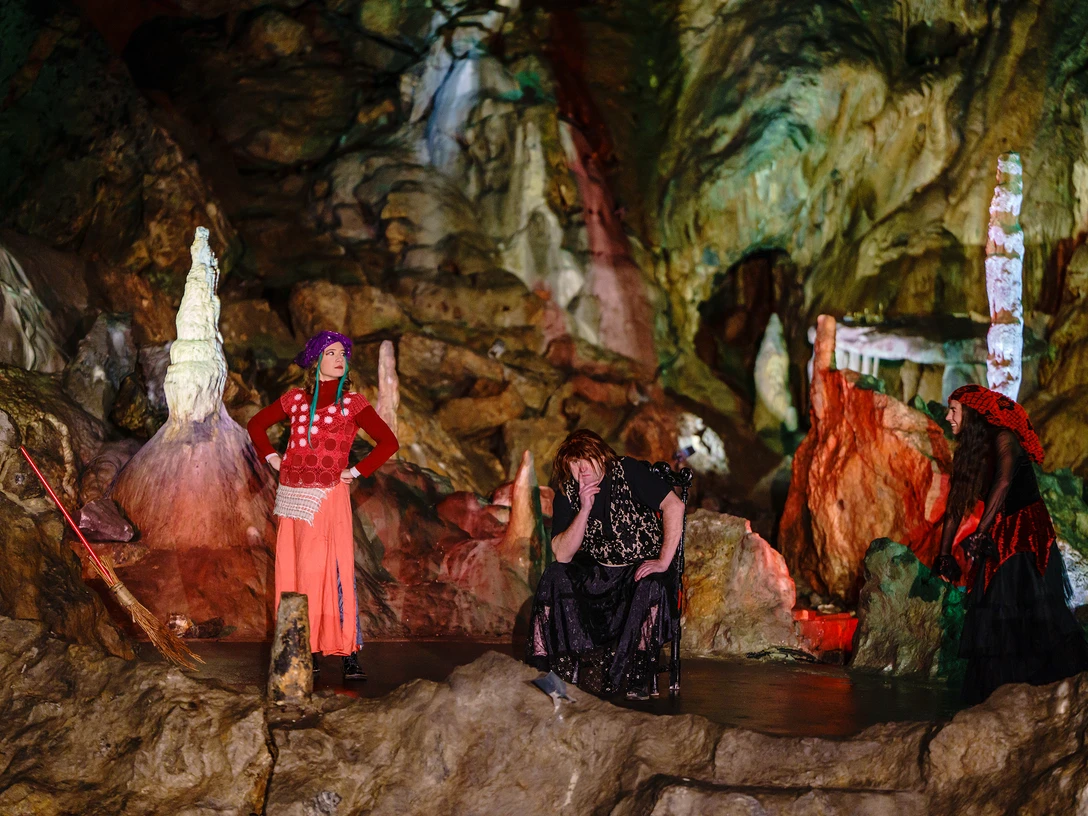 Die Kleine Hexe - Höhlentheater Rübeland Die Kleine Hexe - Höhlentheater Rübeland