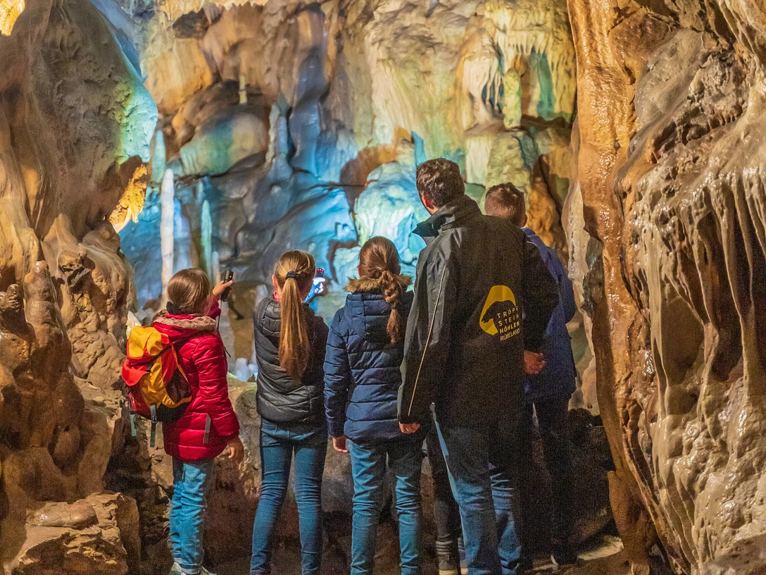 Taschenlampenführung in den Rübeländer Tropfsteinhöhlen Taschenlampenführung in den Rübeländer Tropfsteinhöhlen