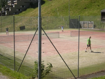 Tennisplatz .jpg Tennis Platz in SörenbergTennis court in SörenbergTerrain de tennis à Sörenberg
