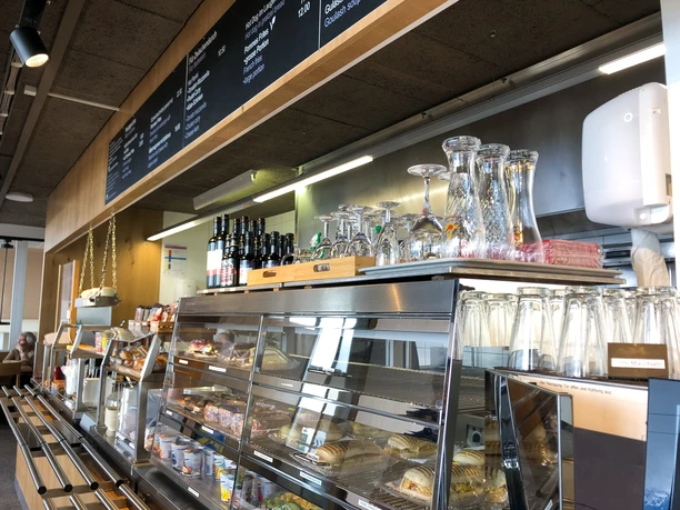 Rigi Bistro Selbstbedienungstheke.jpg