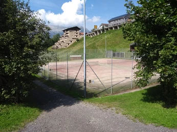 Tennis Platz in SörenbergTennis court in SörenbergTerrain de tennis à Sörenberg
