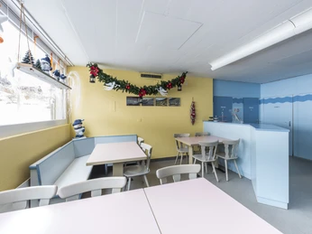 Sörenberg indoor swimming pool Picnic room