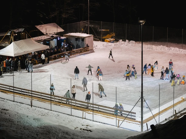 Eisfeld Sörenberg am Abend