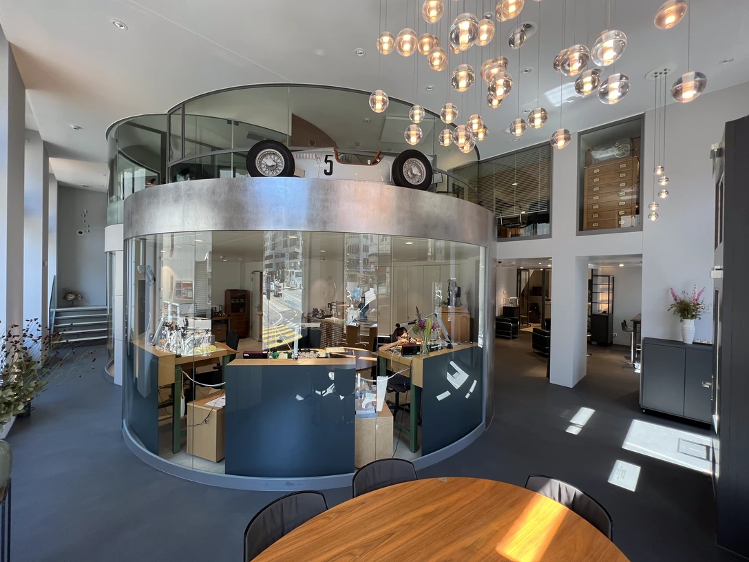 House of Chronoswiss Schaufenster im House of ChronoswissShop window at the House of ChronoswissVitrine de la House of Chronoswiss