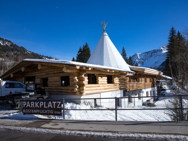 Tschudi Hui Sörenberg - A tippi integrated into the log cabin