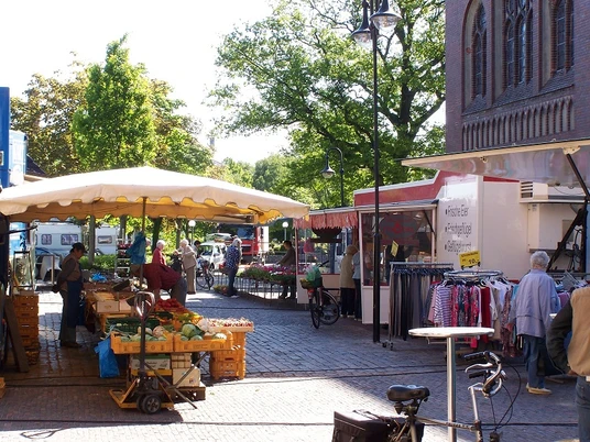 Wochenmarkt_in_Marne.jpg