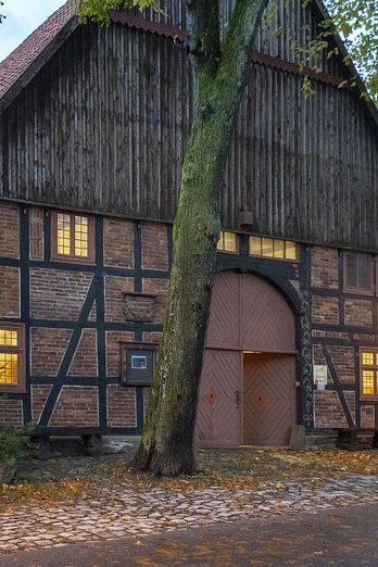 Bad-Driburg_weberhaus_alhausen_06_F.W.W.-Noltenhans.jpg Friedrich Wilhelm Weber Museum Alhausen von außen.