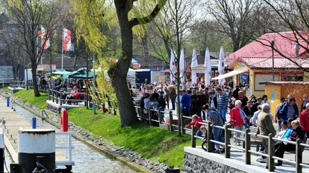 Fischmarkt_Brunsbuettel.JPG