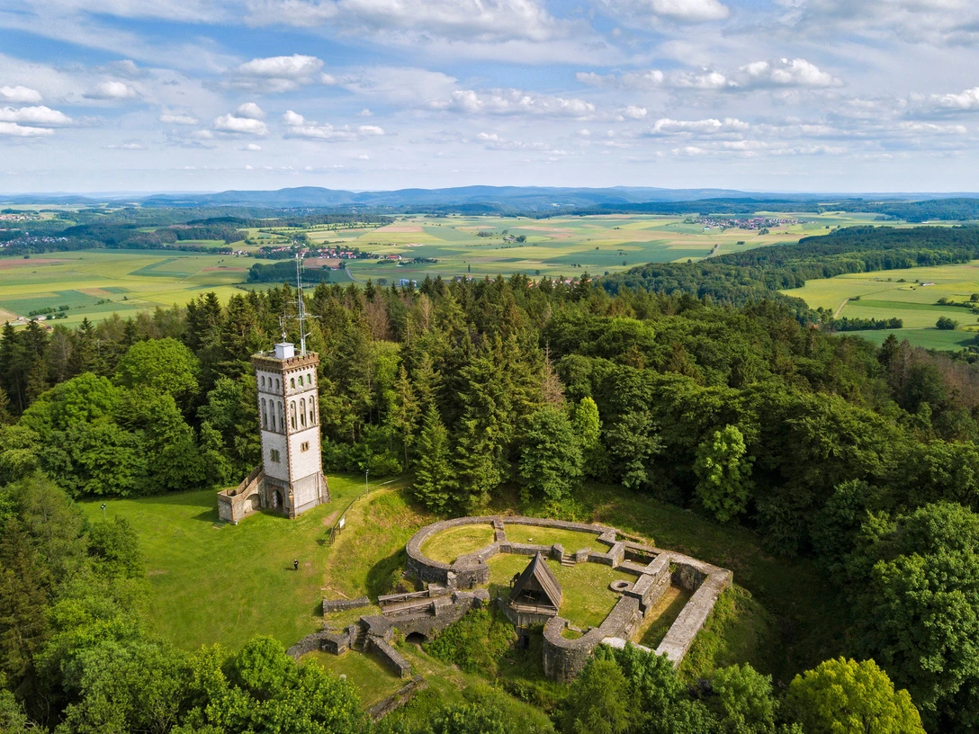 Der Eisenberg - Deutschlands reichste Goldlagerstätte mit Burgruine und Aussichtsturm