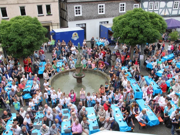 Johannisfest Kulisse Marktplatzbrunnen