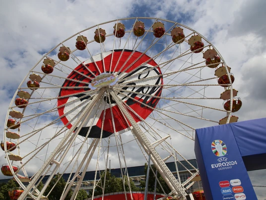 Riesenrad in der UEFA EURO - Fan Zone Das Riesenrad bietet eine tolle Aussicht über die Fanzone auf dem Augustusplatz.