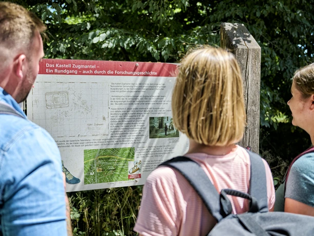 Info-Tafel am Kastell Zugmantel