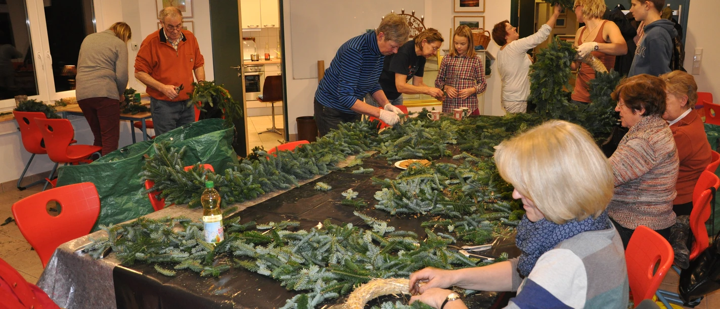 adventskrankbinden_burger-waldmuseum_dsc_7955