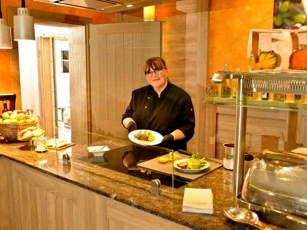 K chinKonditorin G belsHotelRodenberg klein