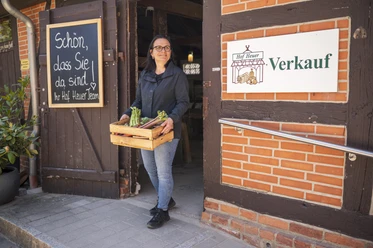 Farm shop of the asparagus farm Heuer in Göddingen Farm shop of the asparagus farm Heuer in Göddingen