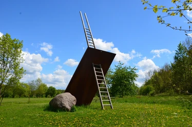 Skulptur Jakobsleiter von Gerd Winner in Salzgitter-Bad